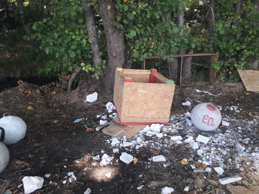 Буден гражданин сигнализира във Фейсбук за боклуците, които са оставили